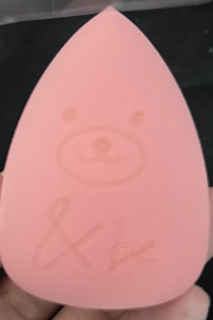 小夜子 on LIPS 「&bCから限定でくまさんスポンジピンクでました〜普段手で塗る人..」(2枚目)