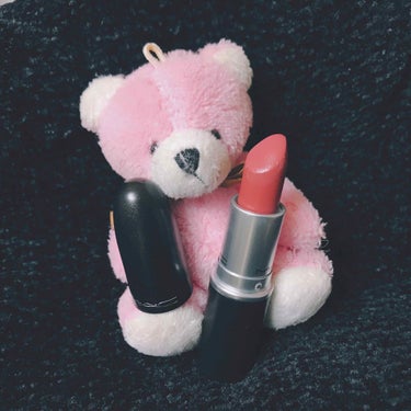 💄💋M.A.C リップスティック  ツウィッグ💄💋

価格 3000+税


もう……もう、この子ナシに生きれない。
色白に見えるリップって言われて、色白に憧れ抱く私はM・A・Cに駆け込んだ。。。
マッ