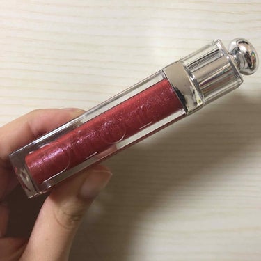 💄Dior アディクトグロス💄

❣️色  769

万能な赤色で、水色 ゴールド ピンク様々な
色のラメが入っていてとっても綺麗なグロス。

赤は挑戦しづらいって方、ウルっとみせたい方にぜひオススメで