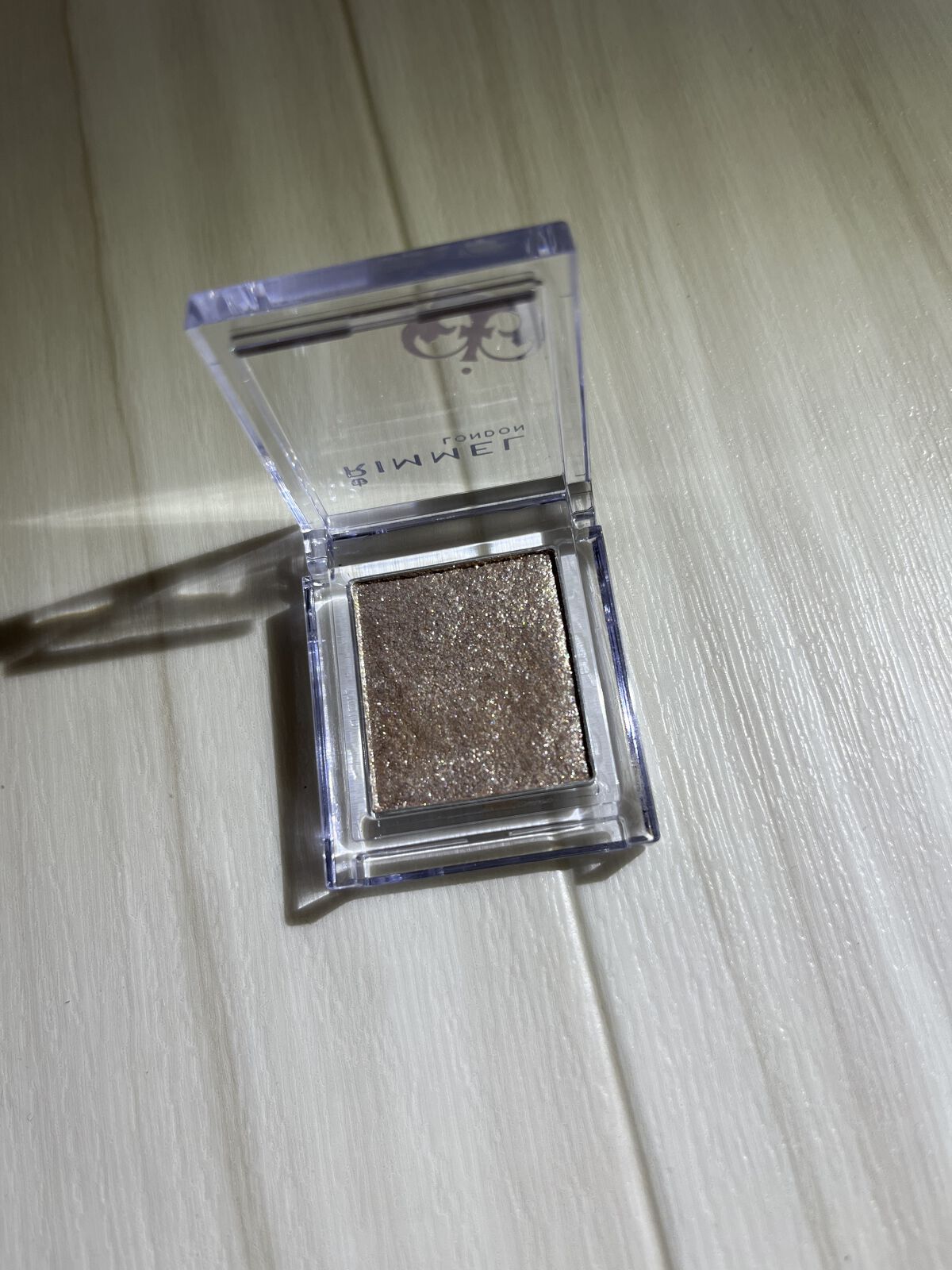 プリズム パウダーアイカラー 004 モダンブラウン/リンメル ロンドン/単色アイシャドウを使ったクチコミ（2枚目）