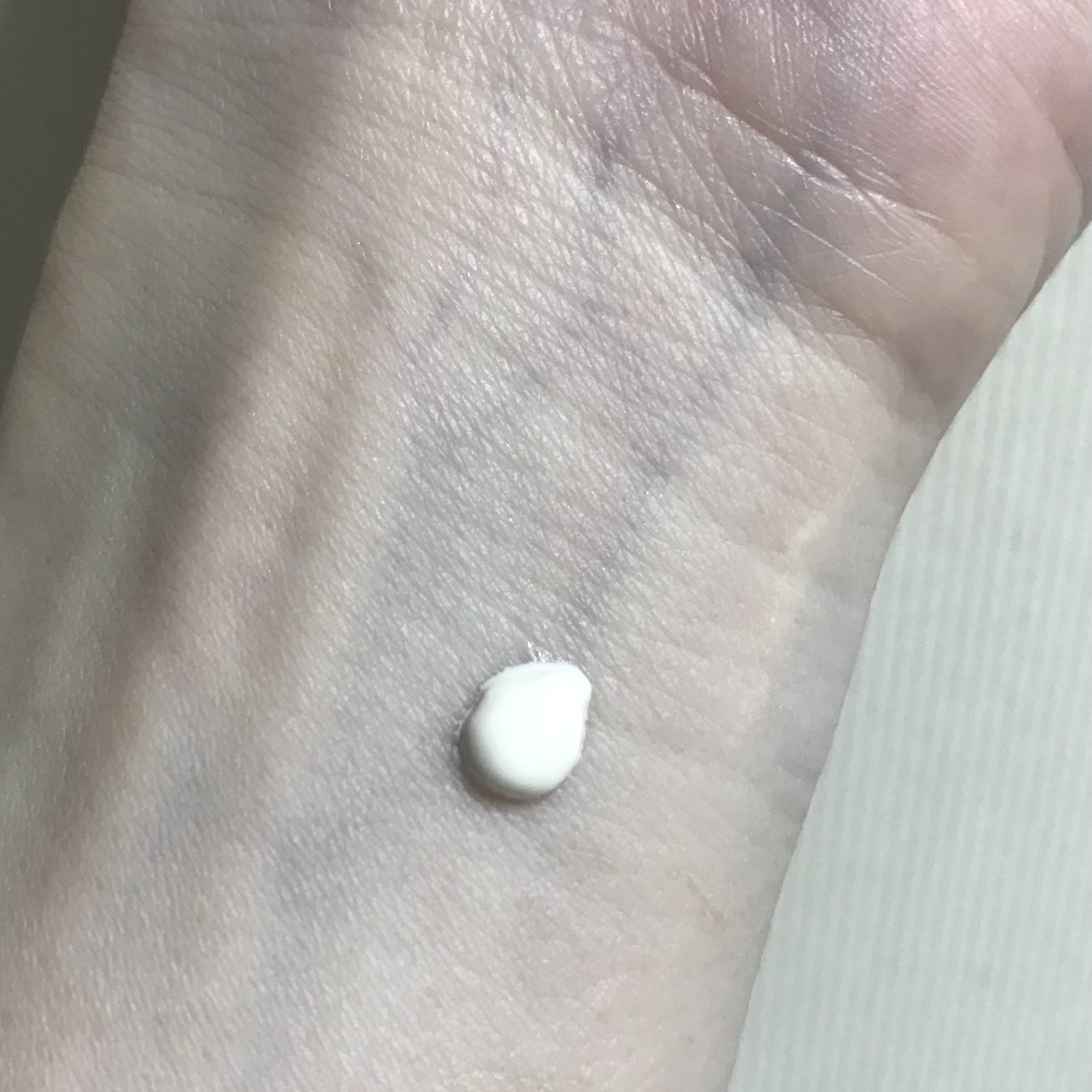 セラムフィット バランシング トーンアップクリーム/ByUR/化粧下地を使ったクチコミ（3枚目）