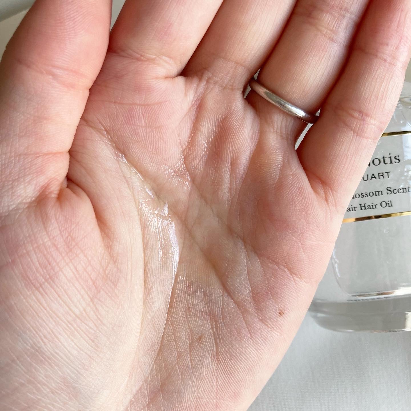 Flora Notis JILL STUART チェリーブロッサム　リペアヘアオイルのクチコミ「フローラノーティス
リペアヘアオイル
チェリーブロッサム

花の恵みをふんだんに配合した上質ヘ.....」（3枚目）