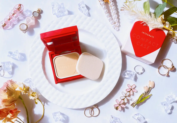 ベースメイクの化粧直しのやり方解説!お直しの際にあると便利なアイテムも紹介