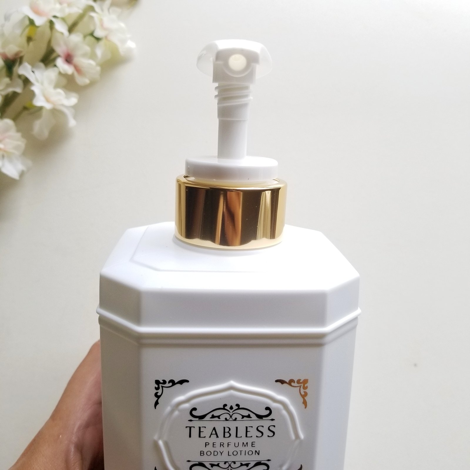 パフュームハンドクリーム リリームスクホワイトティーの香り/TEABLESS/ハンドクリームを使ったクチコミ（3枚目）