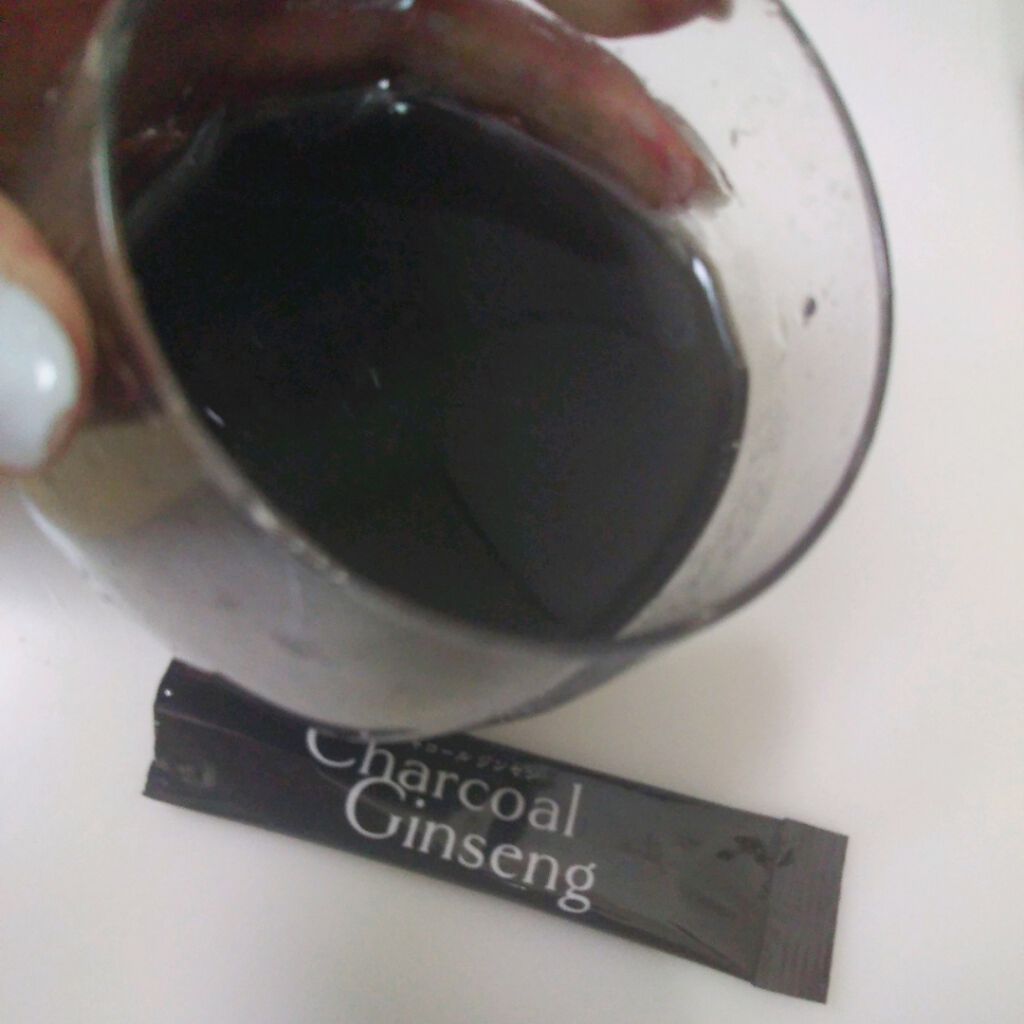 みこわりこ on LIPS 「チャコールとジンセンをW配合したドリンク。吸着、排出をサポート..」(4枚目)