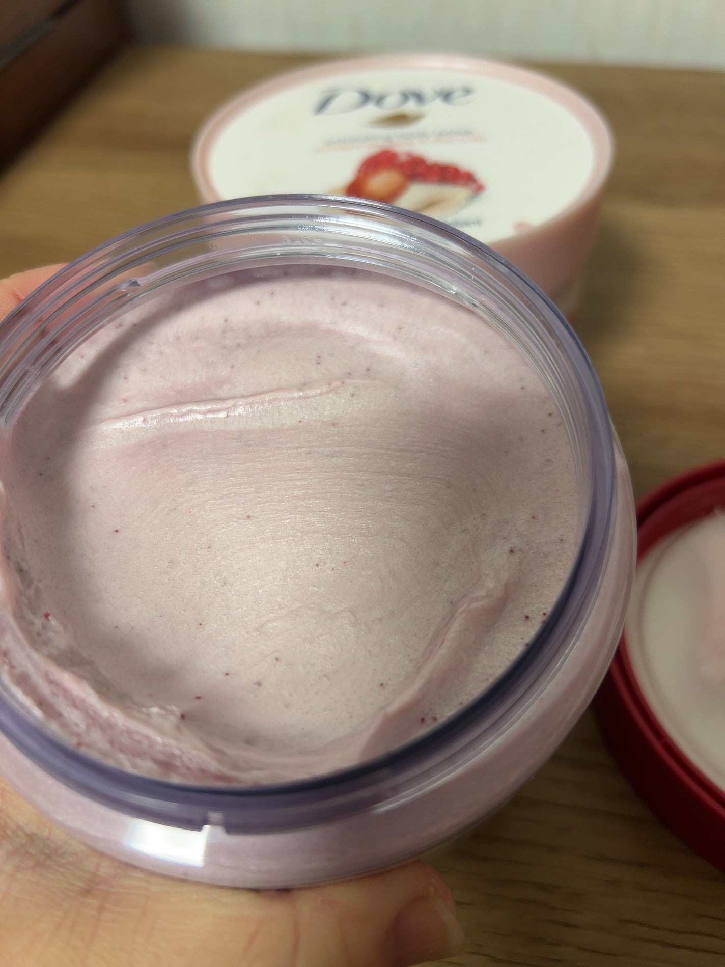 ダヴ ふわとろクリーミースクラブ ザクロ&シアバター/ダヴ/ボディスクラブを使ったクチコミ(3枚目)