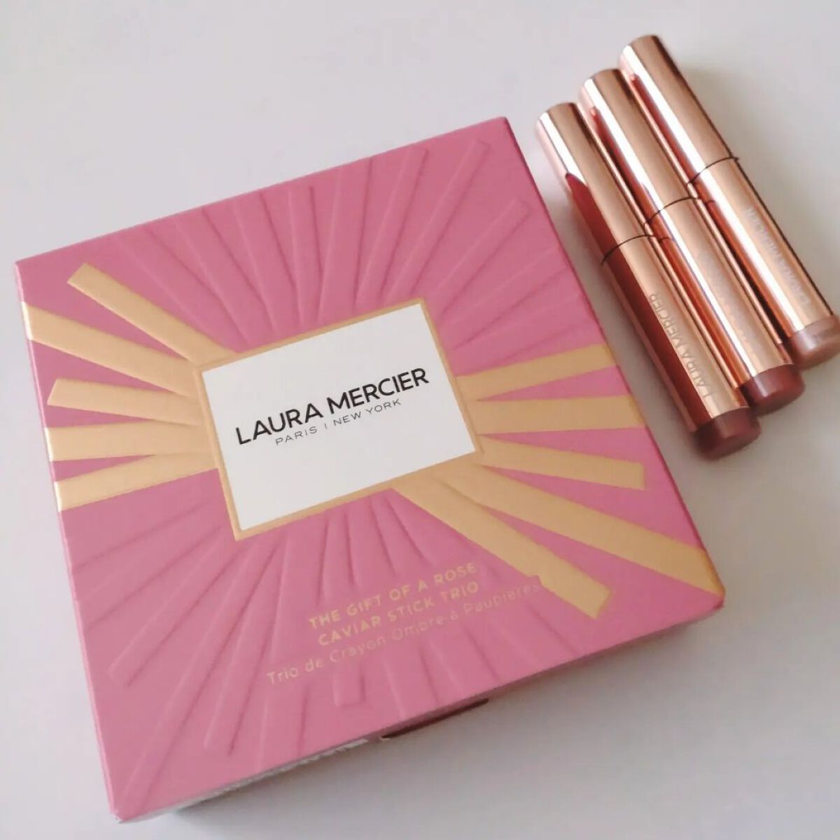 キャビアスティック アイカラー R1 KISS FROM A ROSE/ローラ メルシエ/スティックアイシャドウを使ったクチコミ（1枚目）