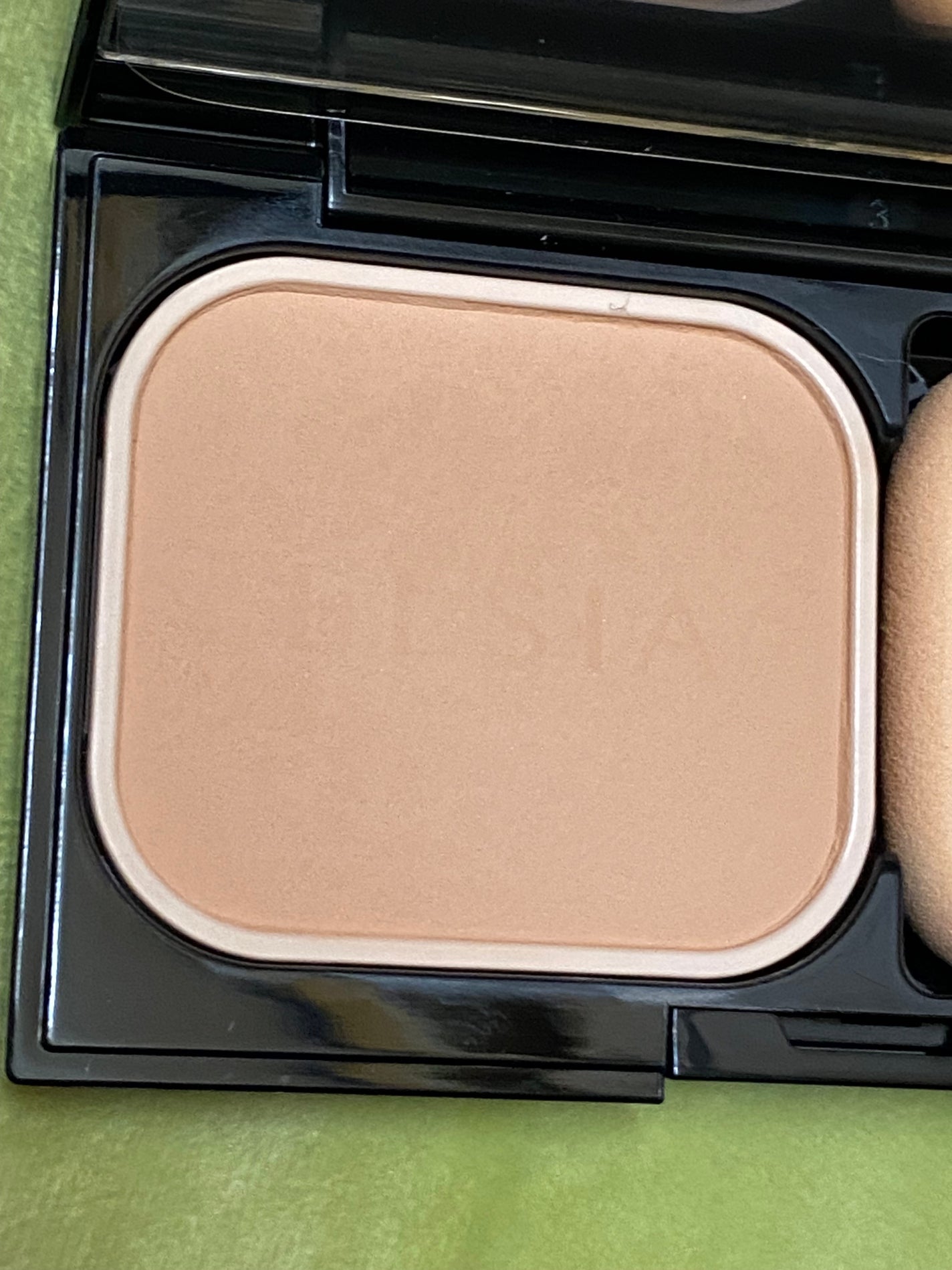 リサ・ラーソン♡クッションファンデマニア on LIPS 「#エルシアプラチナムBBパウダーファンデーション#お直しポーチ..」(2枚目)