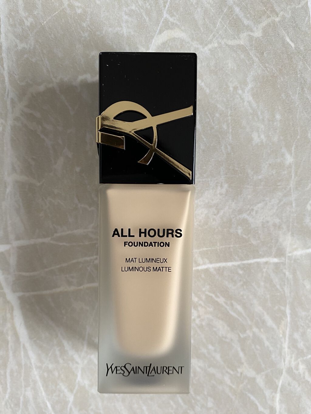 #ファンデーション

❤️YVES SAINT LAURENT BEAUTE 
      オールアワーズ リキッド LN4


イブサンローランの新作ファンデーション

薄く綺麗なベールを作る事が出来、かつ透き通る。

ベールを何回も重ね