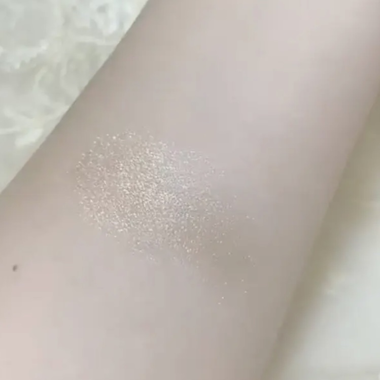 シングルカラーアイシャドウ 04 クリアラメ/CEZANNE/単色アイシャドウを使ったクチコミ（3枚目）