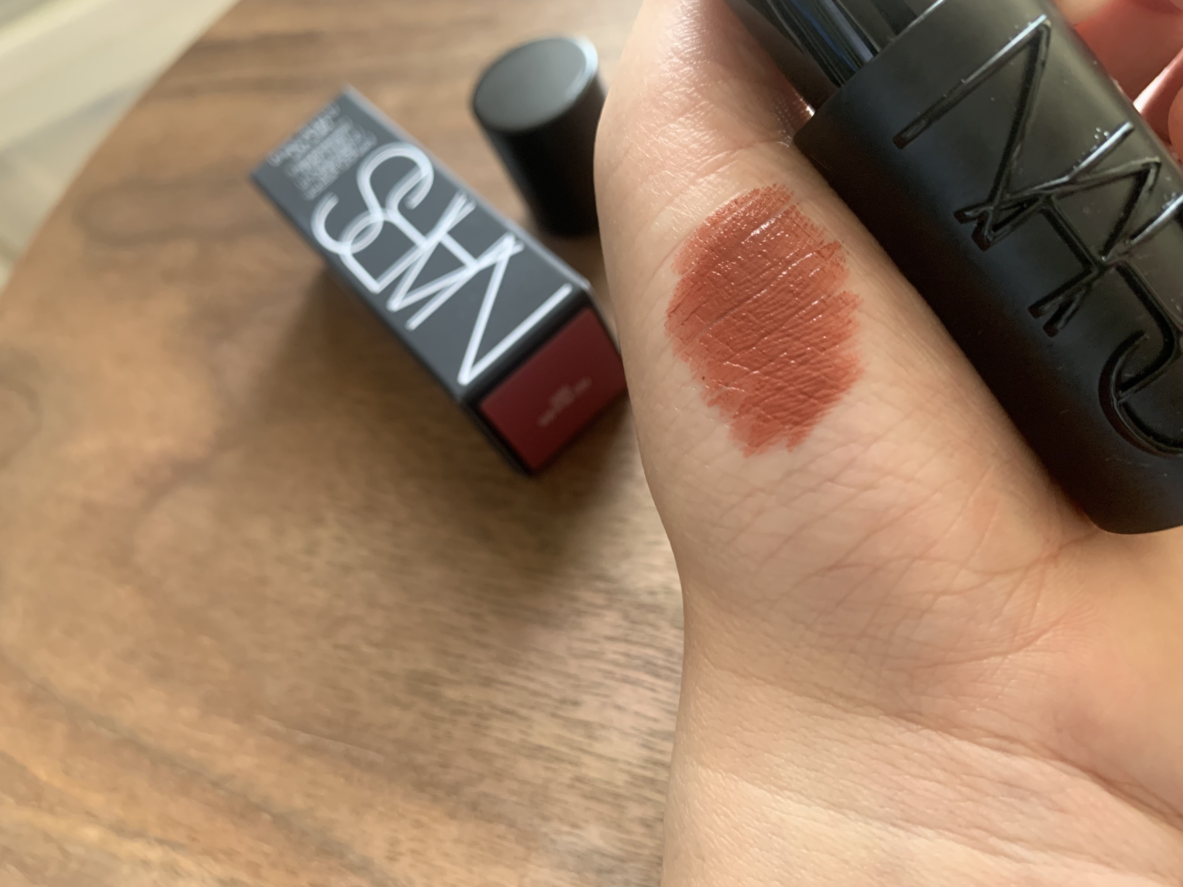 エクスプリシット リップスティック 885 NO RULES/NARS/口紅を使ったクチコミ（2枚目）