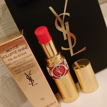 


Yves Saint Laurent
ルージュヴォリュプテシャイン 12


こちらは頂き物です♡







開けた瞬間にマンゴーのいい香りがして気分が上がります✨

好き嫌いは分かれる香りだ