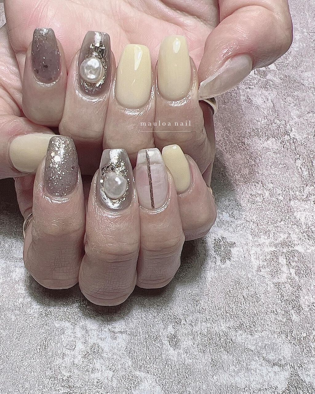 mauloa_nail on LIPS 「・ニュアンス🤍いつもありがとうございます🥰✨・ネイルやり方動画..」(1枚目)