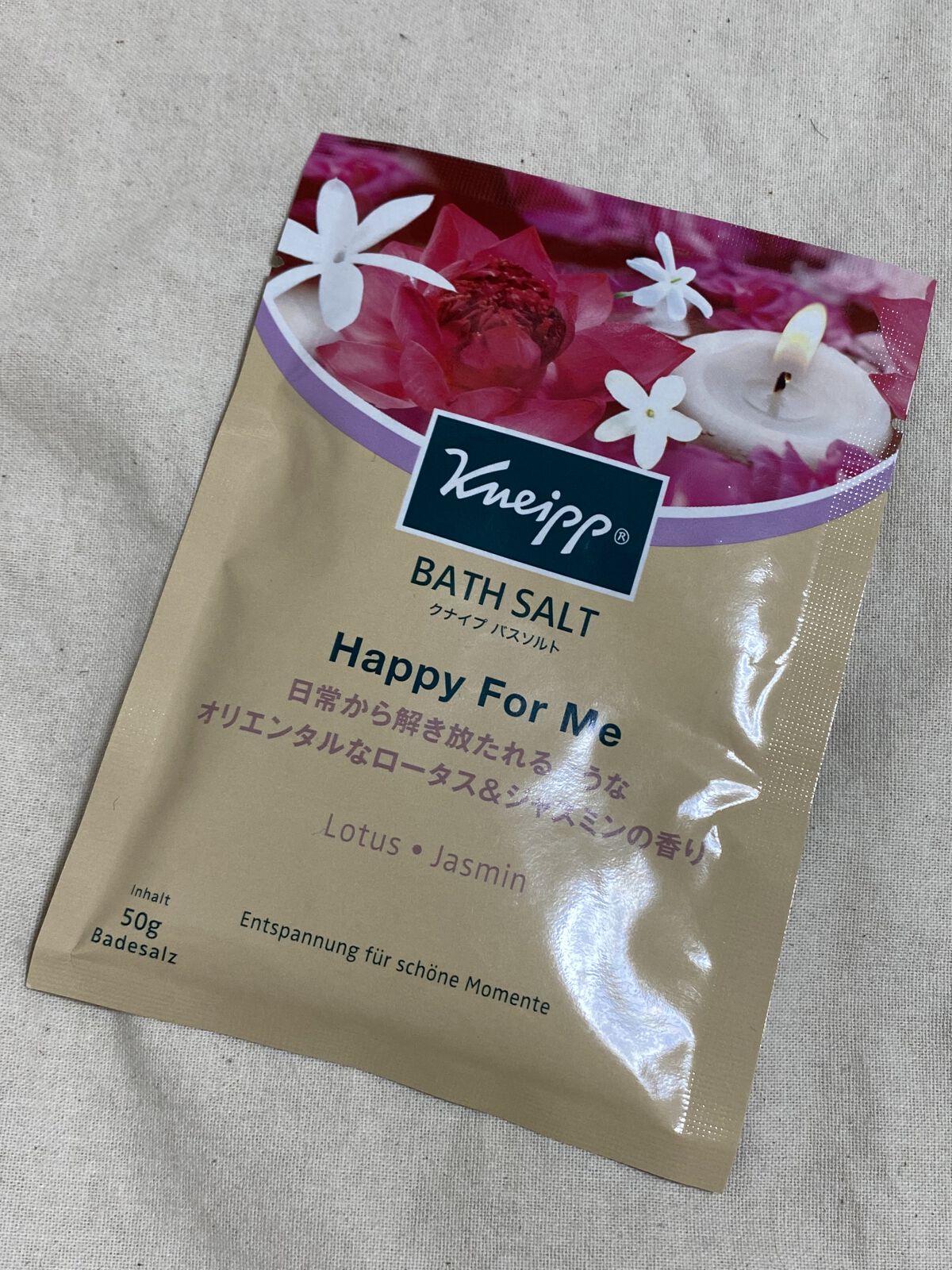 バスソルト ハッピーフォーミー ロータス＆ジャスミンの香り 50g【旧】/クナイプ/無機塩系入浴剤を使ったクチコミ（1枚目）