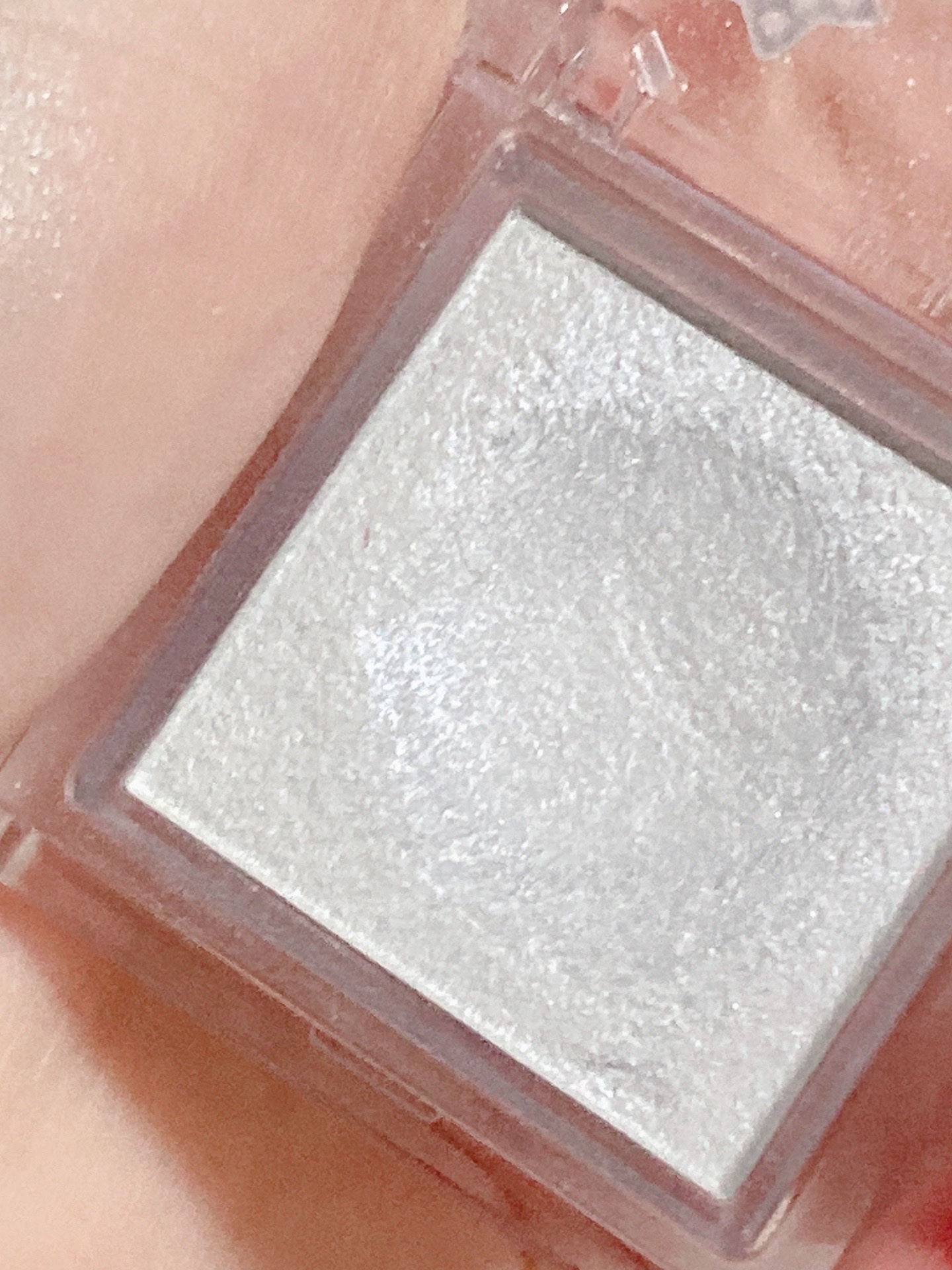 ブライトアップアイシャドウ/media/単色アイシャドウを使ったクチコミ（2枚目）