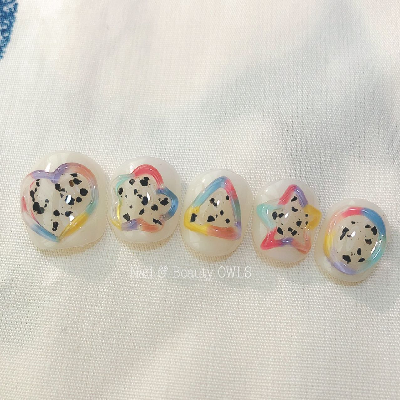 ぴよこれいと あうるす on LIPS 「🧡🌼🔺⭐️🟣フリーハンドみたいなイビツが可愛い。いや、フリーハ..」(2枚目)