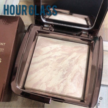 Hourglass Ambient Lighting Powder/HOURGLASS/プレストパウダーを使ったクチコミ（1枚目）