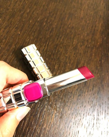 【初投稿】ロレアル パリ シャインオン 
                 909<口紅>💄💄💄
この口紅はとにかく発色が良く塗りも滑らかでとても使いやすいです！それにデザインも可愛く、色が分かるように