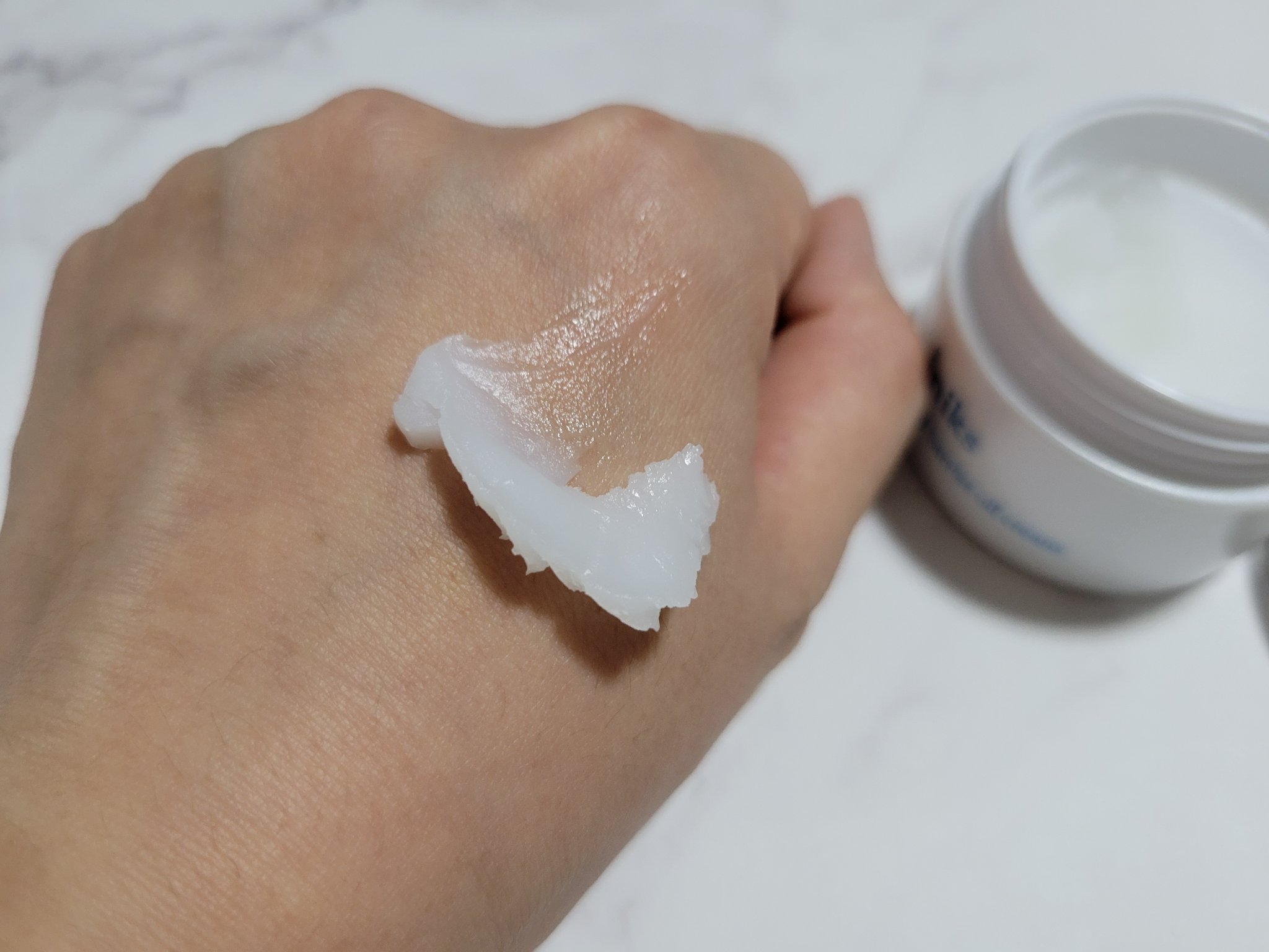 センシティブ シールドバリア オイルクリーム/iniks/フェイスクリームを使ったクチコミ（3枚目）