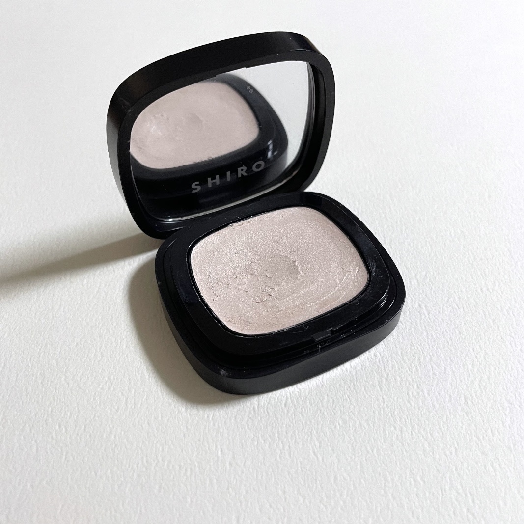 SHIRO シアハイライターカラーのクチコミ「SHIRO▸▸シアハイライターカラー
2B01 シャンパン


"光を味方にしてニュアンスカラ.....」（2枚目）