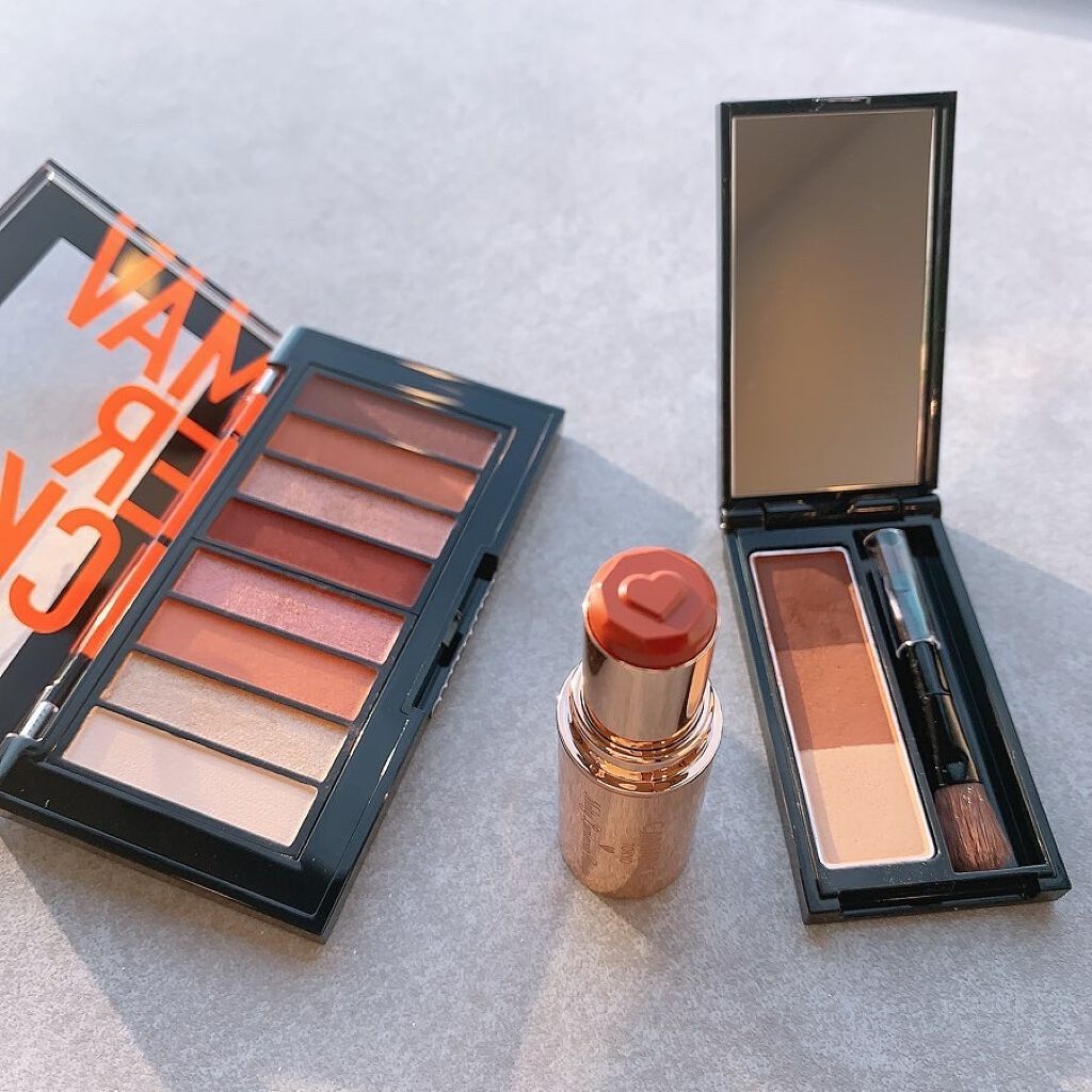 プチプラテラコッタコスメ🧱✨
.

アイシャドウ/
REVLON ルックスブックパレット930
コスパとコンパクトさが最高💸
.
リップ/
CANMAKEメルティールミナスルージュ04
唇に優しいのに高発色！1本で潤う🦋
.
アイブロ