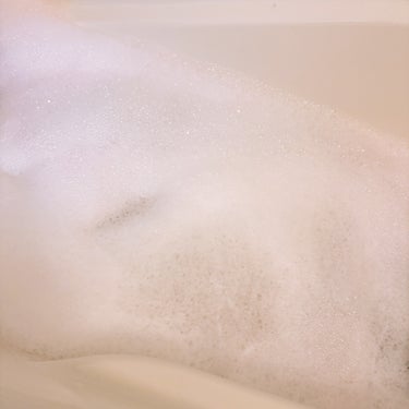 ラッシュ ベリーブロワーのクチコミ「LUSH
ベリーブロワー

コスパ◎
1400円で4〜5回泡風呂が出来ます。
LUSHの中では.....」（2枚目）