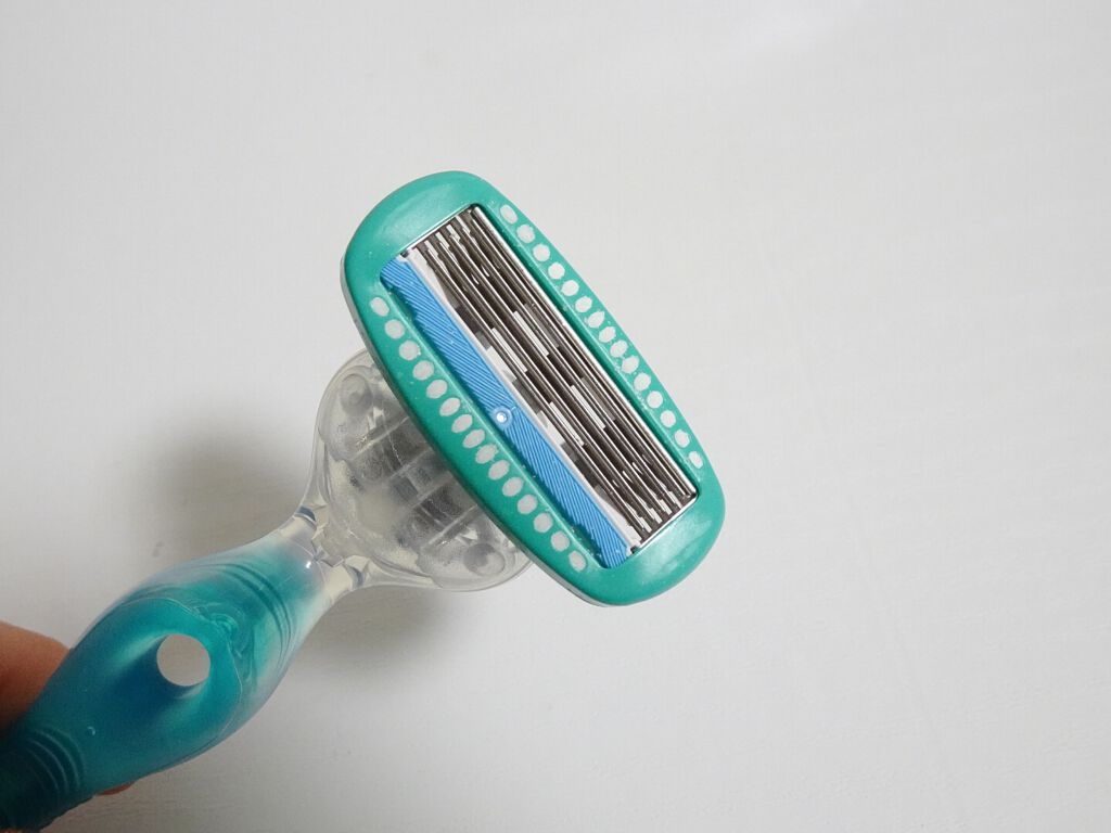 ハイドロシルク 敏感肌用 ホルダー （刃付き＋替刃１コ）/ハイドロシルク/シェーバーを使ったクチコミ（3枚目）