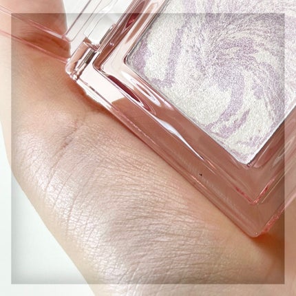 マーブルベイクドハイライター/Glint/パウダーハイライトを使ったクチコミ(5枚目)