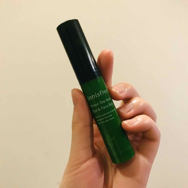 🌿innisfree グリーンティーシードアイ&フェイスボール

Twitterでバズっているのを見て即購入🙆‍♀️

私は週に二回、目の周りとほうれい線の辺りにコロコロしています！

次の日の朝、目の