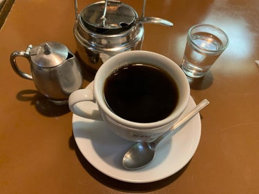九州旅行　二日目　コーヒー。

別府の「喫茶店なつめ」にてお茶しました。

ここで飲んだ、温泉水コーヒーが最高に美味かった。

雑味ないし、変な苦味もクセもない。

しかし旨味とまろやかさはある。

ブ