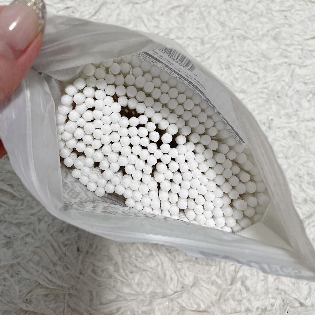 DAISO メイクアップ綿棒のクチコミ「【必須アイテム】化粧直しに！


綿棒はDAISO！
代用入ってるし使いやすいです！
DAIS.....」（2枚目）