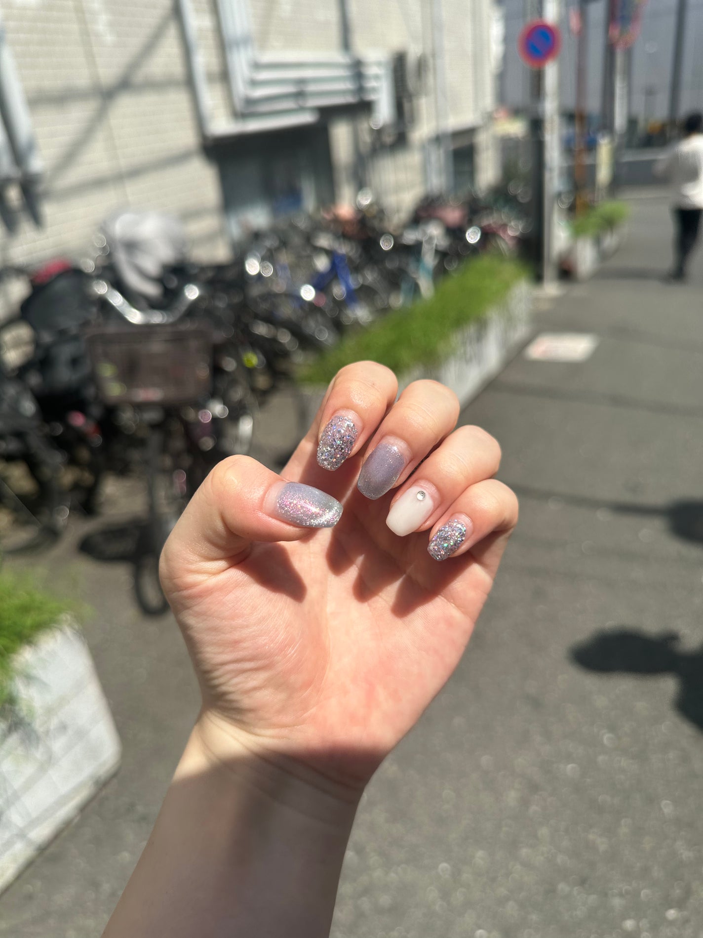 SaE😈❤️美容系ダンサー on LIPS 「✨️8月ネイル💅✨ちょっと伸びちゃったけど、きゃわ🥰夏意識で白..」(2枚目)