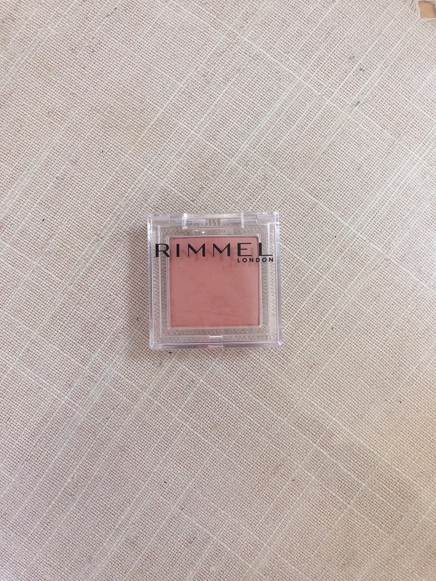 ワンダー キューブ アイシャドウ マット/リンメル ロンドン/単色アイシャドウを使ったクチコミ(1枚目)