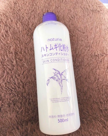 ハトムギ化粧水買ってみましたー👍
値段はドンキで500円と割引価格でした✨
かなり大きいのでコスパ◎🙆‍♀️

使ってみましたが私の肌にはちょっと合わなかったです😭（くやしい😱

浸透はいいですが、ツッ