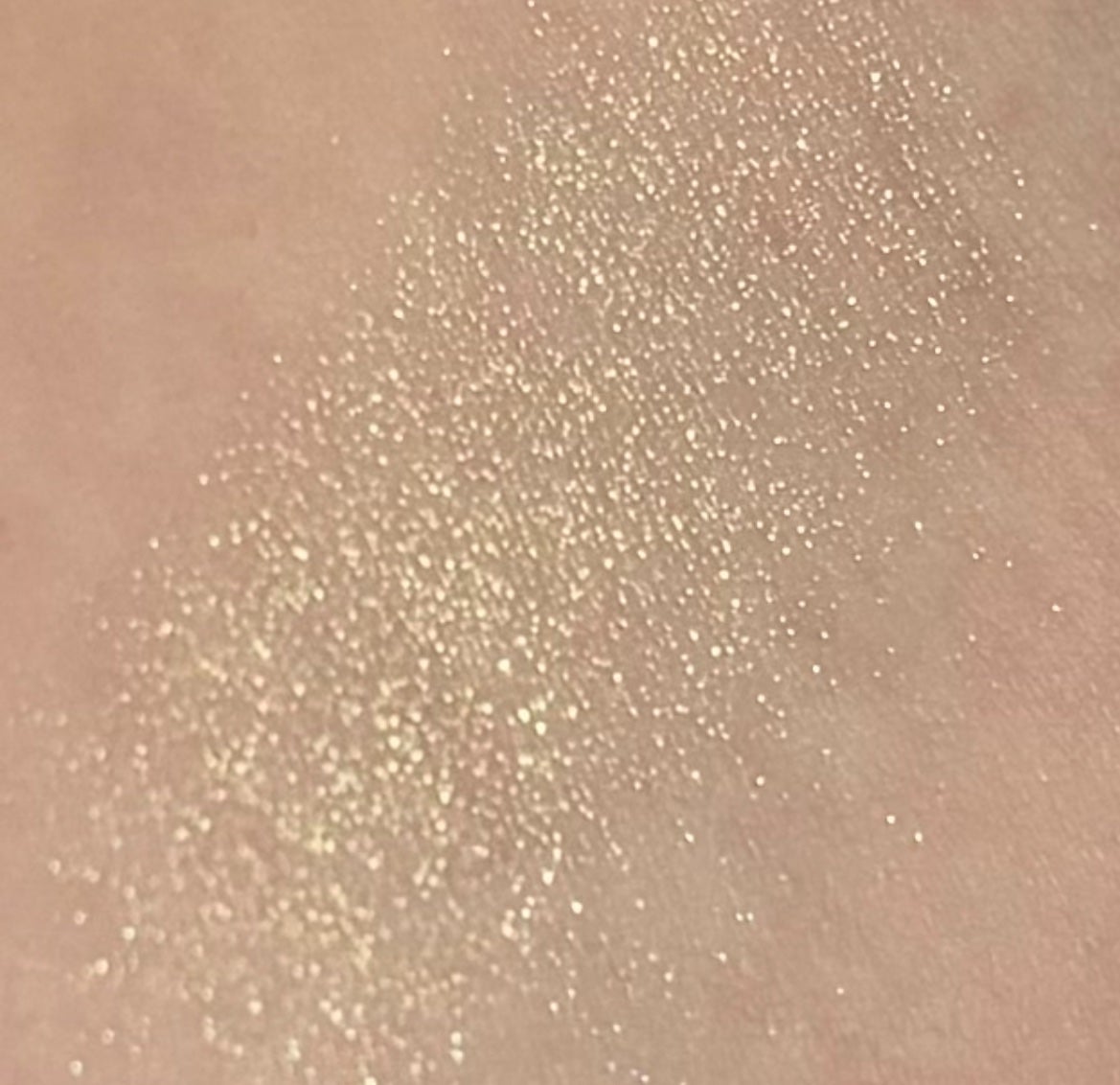 オンブル エサンシエル/CHANEL/単色アイシャドウを使ったクチコミ(3枚目)