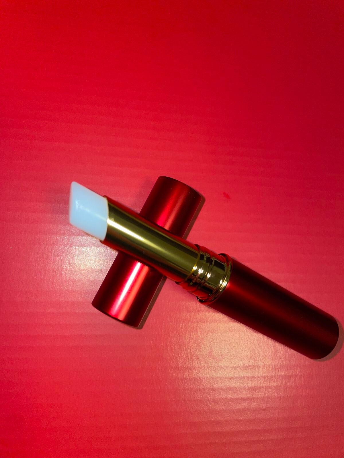 まろ on LIPS 「ほのあかり塗ったらしっとり。縦皺も消えます!乾燥する季節、唇も..」(1枚目)