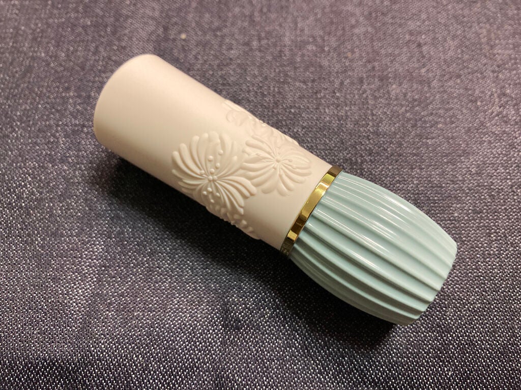 リップスティック トリートメント/PAUL & JOE BEAUTE/リップケアを使ったクチコミ(4枚目)