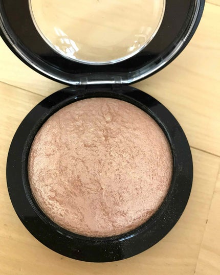 M·A·C ミネラライズ スキンフィニッシュ ライトスカペード(限定パッケージ)/M・A・C/パウダーハイライトを使ったクチコミ(2枚目)