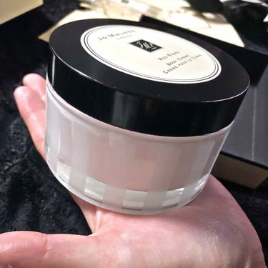 Jo MALONE LONDON レッドローズ ボディクレームのクチコミ「唐突な旦那からのプレゼント届きました🎁

｢ボディクリーム
無くなったんなら好きなん買い??｣.....」（2枚目）