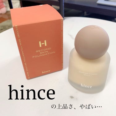 ＼   そりゃ人気だよね🥺❕❕   ／

✍️hince 
        セカンドスキンファンデーション

とりあえず、何を言うより
2枚目の艶をみてほしい…😇🤍🤍🤍
ツヤじゃなくて艶なの！！！（しつこい）

すーっと伸びてしっかり密着してくれる✨
マスク移りもそんなしてなくて本当感動した😭

元から肌綺麗ですよ〜？🧸
この艶ですか？なにもしてませんよ〜？
ができる…🥲🤍！

1日メイクしてて、肌疲れたな〜とも思わなかったし、そのこと確認してる時、
むしろ崩れてない肌をまじまじと見ちゃったよね😇

買ってよかった〜〜〜🥲🤍
お気に入りファンデ…堂々の一軍だよ🥲🤍
.
.
୨୧┈┈┈┈┈┈┈┈┈┈┈┈୨୧


フォロー、コメントしてくれたら
とっても嬉しいです🦋

@____nemumi____ 

୨୧┈┈┈┈┈┈┈┈┈┈┈┈୨୧
.
.
#hince #クッションファンデ #ファンデーション #スキンケア #スキンケアマニア#コスメレビュー #毎日メイク #今日のメイク #今日のメイクアイテム #毎日投稿 #毎日投稿チャレンジ #メイク #ヒンス #アイドル #makeup #コスメ #コスメマニア #コスメ好きな人と繋がりたい #メイク好きな人と繋がりたい #お友達探し #お友達ください #フォロー返します #フォローミー #フォローバック #fff #おすすめ #おすすめコスメ #オススメコスメ #メイクアップ #おにゃんこすめの画像 その0