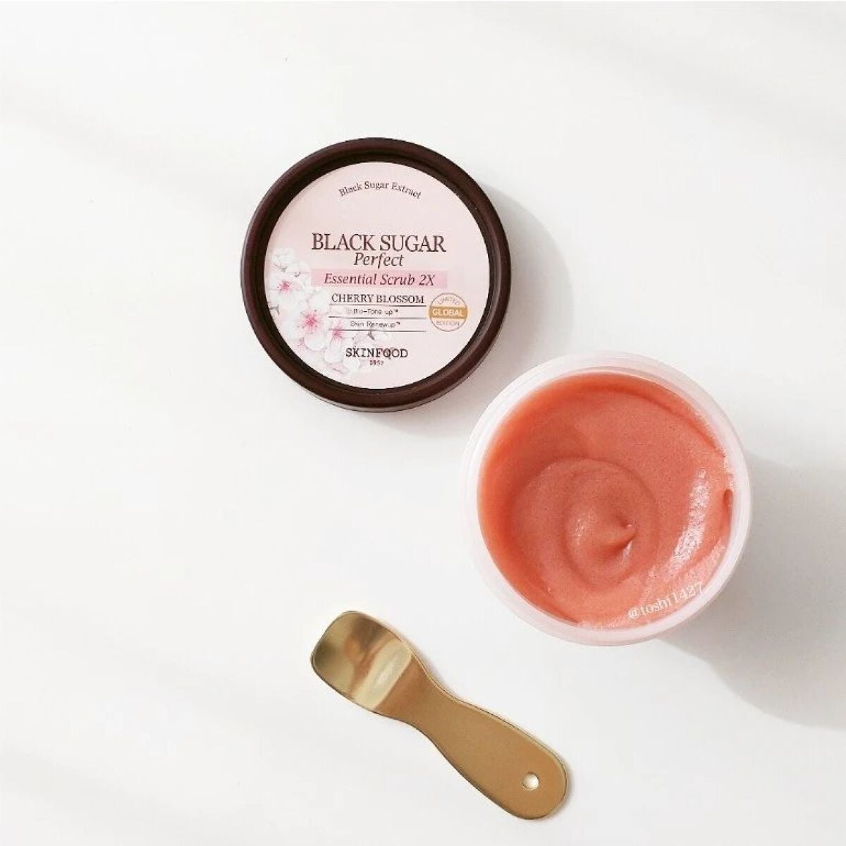 ブラックシュガー パーフェクトエッセンシャルスクラブ 2X チェリーブロッサム/SKINFOOD/洗い流すパック・マスクを使ったクチコミ(1枚目)