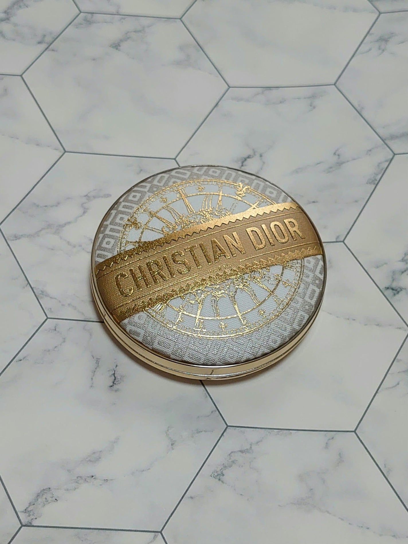 ディオールスキン フォーエヴァー クチュール ルミナイザー(クリスマス コレクション 2024 限定品)/Dior/プレストパウダーを使ったクチコミ(1枚目)