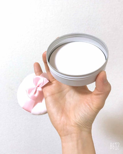 すっぴんパウダー B サクラスウィートソローの香り 2022/クラブ/プレストパウダーを使ったクチコミ(3枚目)