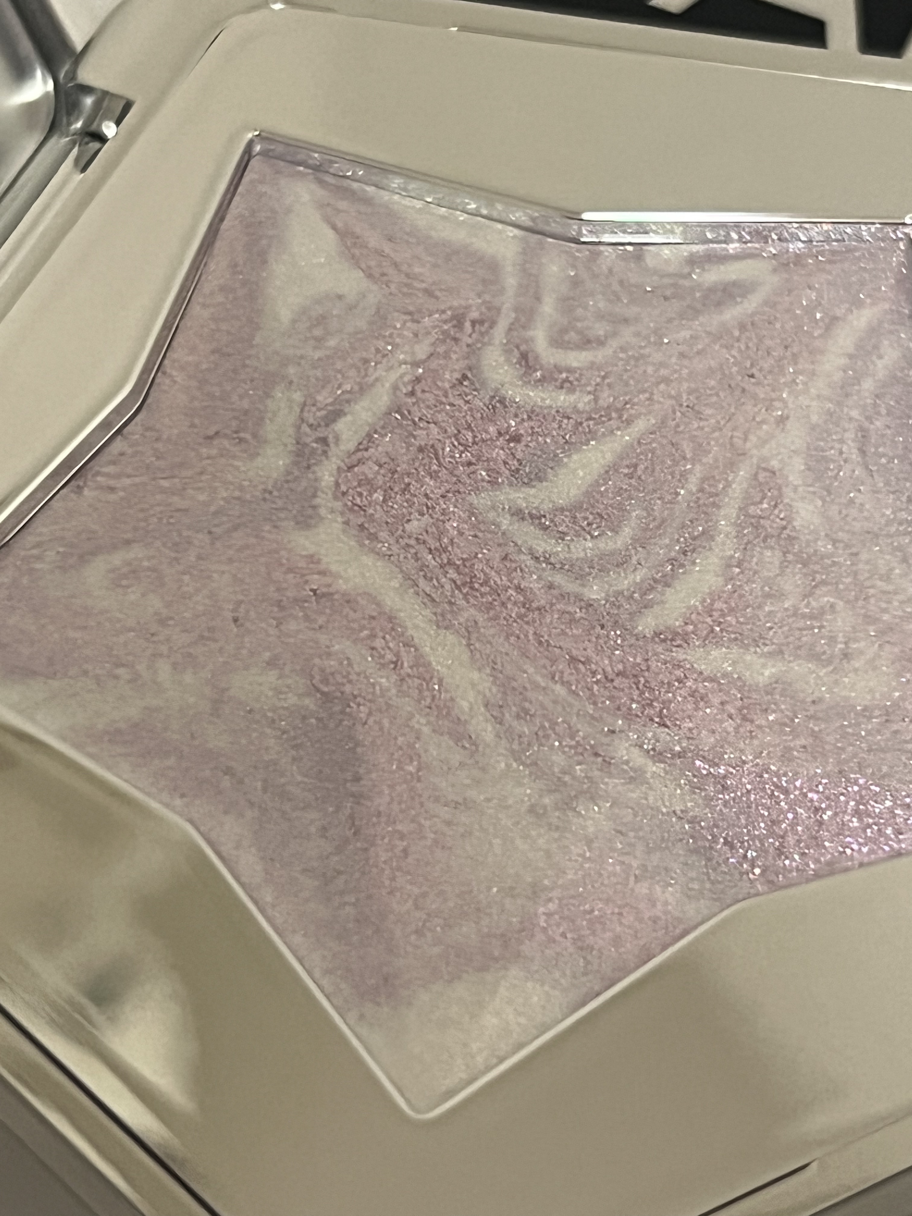 スターダストダイヤモンドハイライトパウダー N08 ネビュラパープル(日本限定色)/PERFECT DIARY/パウダーハイライトを使ったクチコミ（2枚目）