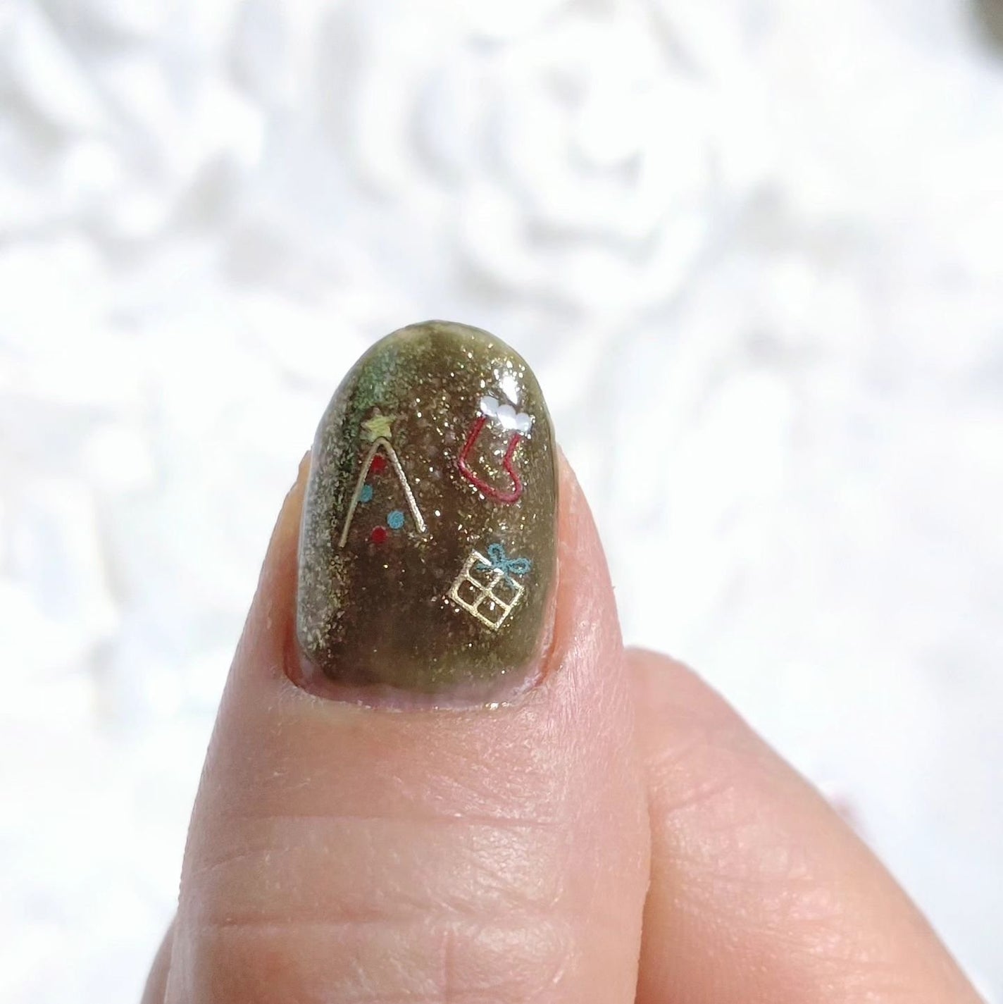 ミルクティ on LIPS 「✴✴#クリスマスネイル✴パラドゥ(@parado_nailbu..」(4枚目)