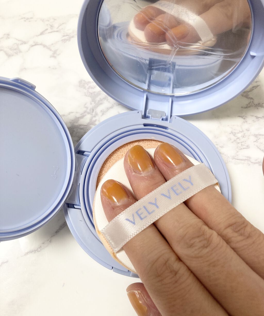 VELY VELY グラシアルウォーターサンクッションのクチコミ「毎年夏には完売してなかなか手に入らない、お肌に付けた瞬間から冷たいクーリング感を感じる手を汚さ.....」（3枚目）