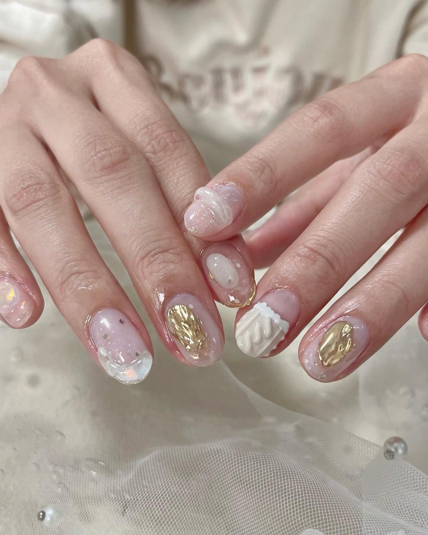 ayaaa0927 on LIPS 「𝗌𝗁𝖾𝖾𝗋𝗐𝗁𝗂𝗍と、𝗀𝗈𝗅𝖽相性抜群🤍´-┈┈┈┈┈┈┈┈┈..」(1枚目)