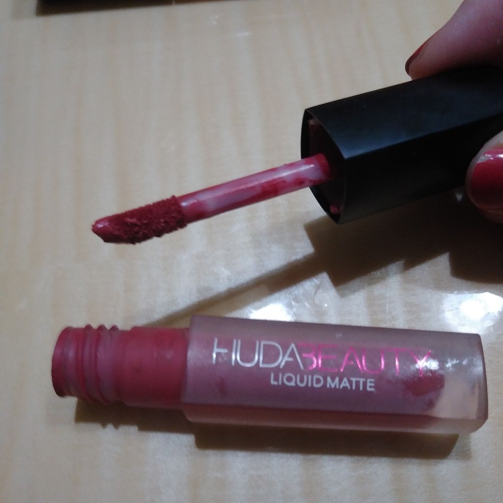 DEMI MATTE CREAM LIPSTICK/Huda Beauty/口紅を使ったクチコミ（2枚目）