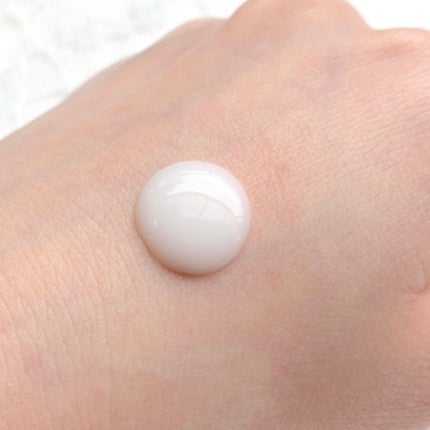 プレミアムボディミルク ホワイトニング【医薬部外品】 /ニベア/ボディミルクを使ったクチコミ(5枚目)