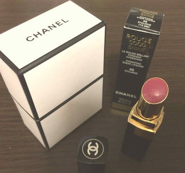 CHANELルージュココシャイン98
友達に誕プレとして頂きました😢❤️
微粒子のラメが入ってて口に塗ると品のいいキラキラがほんとたまらん...香りもすごい良くて唇にスルスル塗れました！

#デパコス 